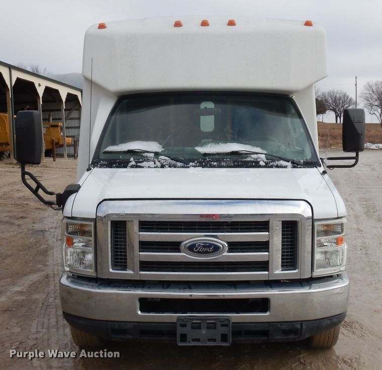 image for item ER9829 2011 Ford Econoline E350 shuttle bus
