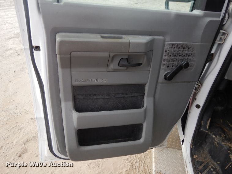 image for item ER9829 2011 Ford Econoline E350 shuttle bus