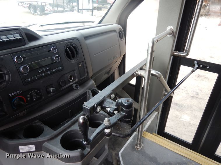 image for item ER9829 2011 Ford Econoline E350 shuttle bus