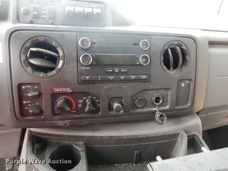 image for item ER9829 2011 Ford Econoline E350 shuttle bus