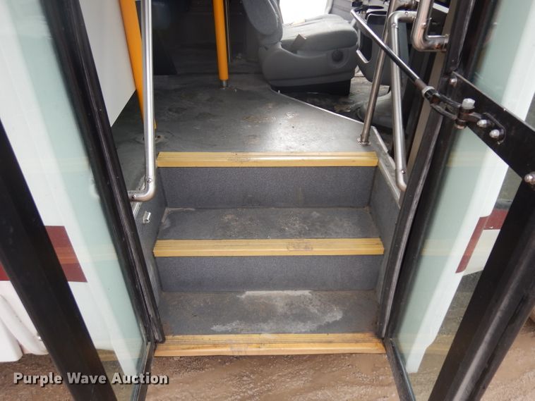 image for item ER9829 2011 Ford Econoline E350 shuttle bus