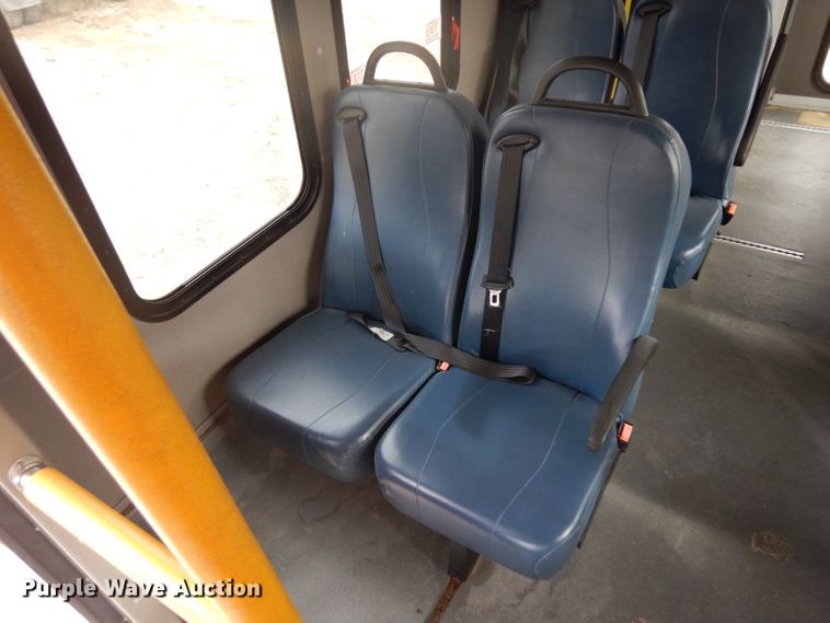 image for item ER9829 2011 Ford Econoline E350 shuttle bus