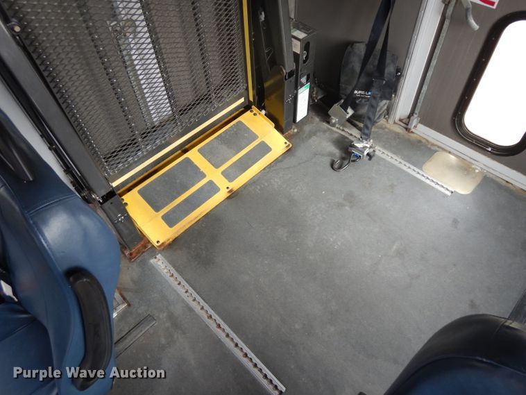 image for item ER9829 2011 Ford Econoline E350 shuttle bus