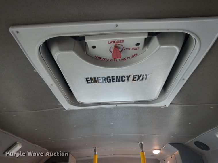 image for item ER9829 2011 Ford Econoline E350 shuttle bus