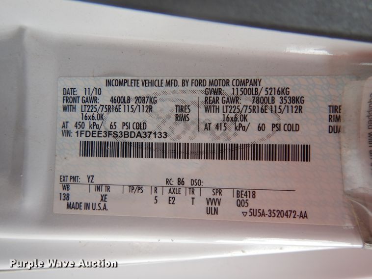 image for item ER9829 2011 Ford Econoline E350 shuttle bus