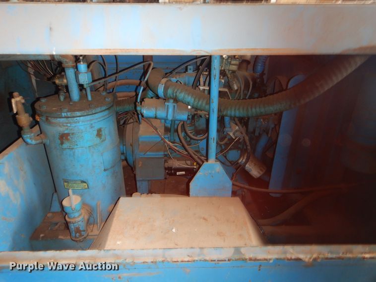 image for item FF9221 Leroi Q100G air compressor