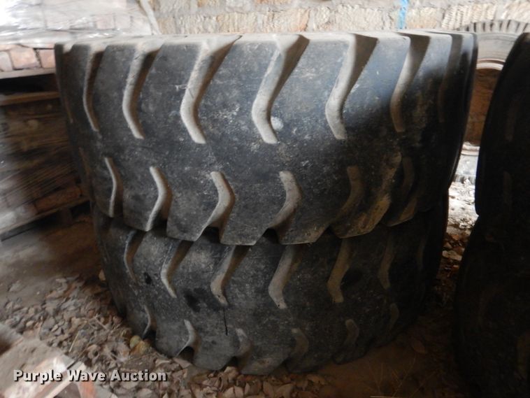 image for item FF9222 (4) Deestone 20.5-25 tires