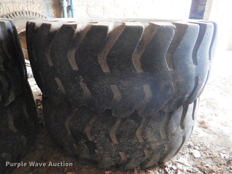image for item FF9222 (4) Deestone 20.5-25 tires