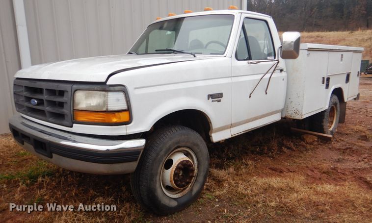 image for item FF9224 1997 Ford F450 Super Duty utility truck