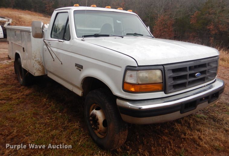 image for item FF9224 1997 Ford F450 Super Duty utility truck