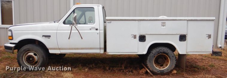 image for item FF9224 1997 Ford F450 Super Duty utility truck