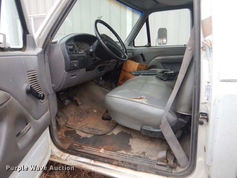 image for item FF9224 1997 Ford F450 Super Duty utility truck