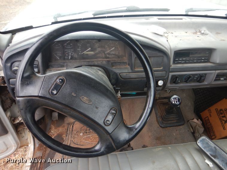 image for item FF9224 1997 Ford F450 Super Duty utility truck