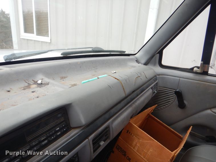 image for item FF9224 1997 Ford F450 Super Duty utility truck