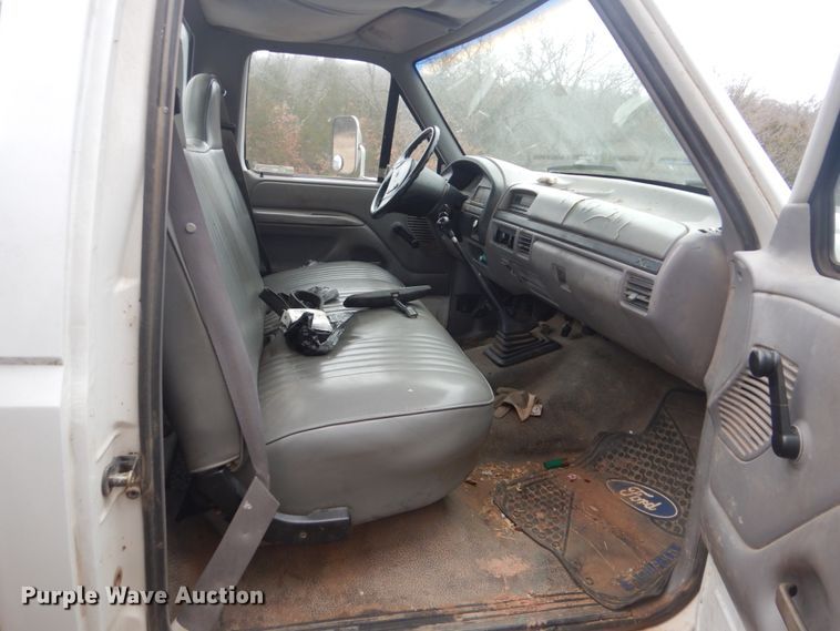 image for item FF9224 1997 Ford F450 Super Duty utility truck