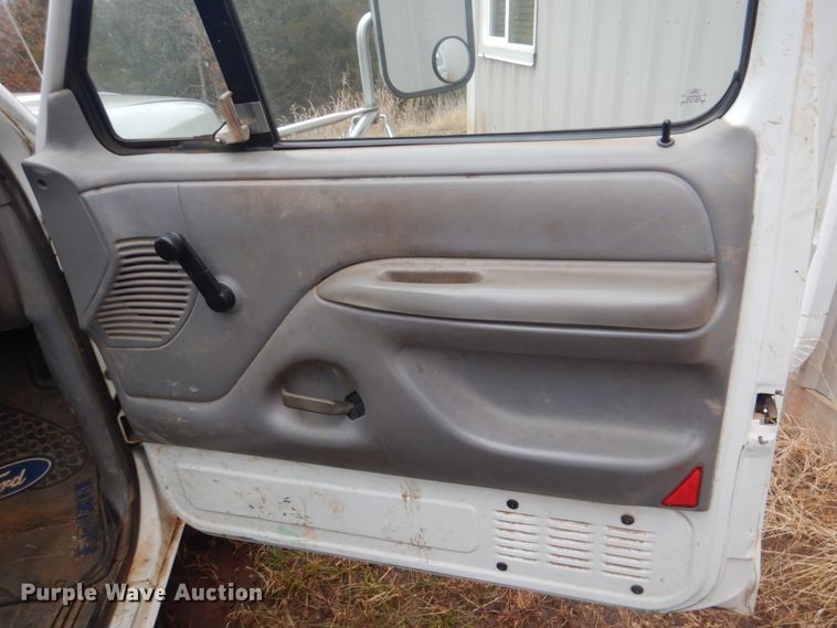 image for item FF9224 1997 Ford F450 Super Duty utility truck