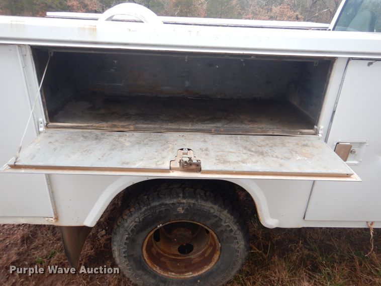 image for item FF9224 1997 Ford F450 Super Duty utility truck