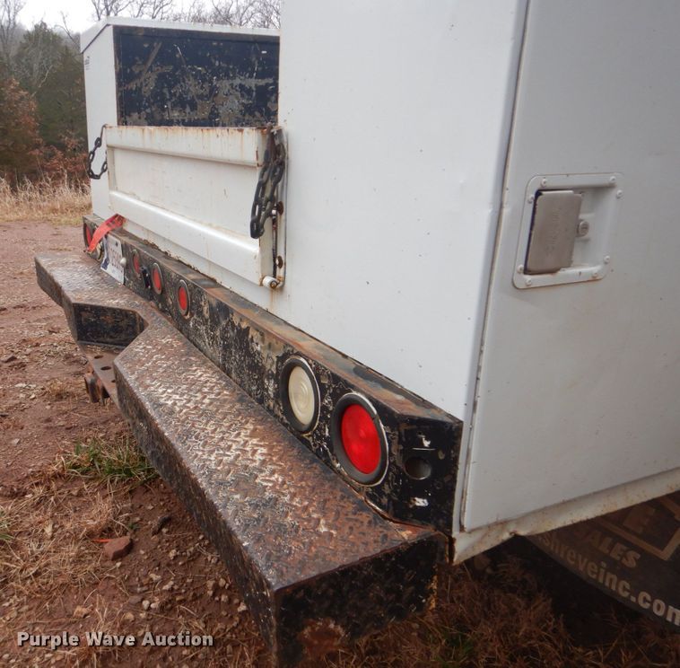 image for item FF9224 1997 Ford F450 Super Duty utility truck