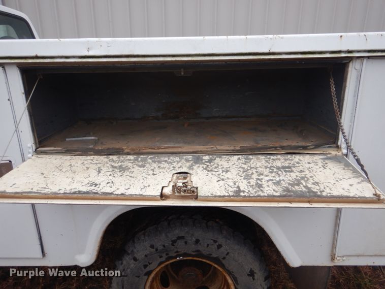 image for item FF9224 1997 Ford F450 Super Duty utility truck