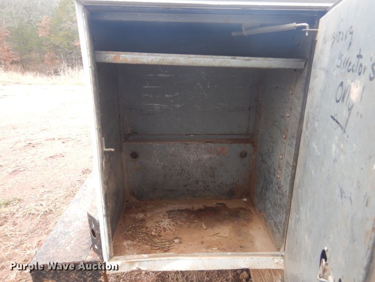 image for item FF9224 1997 Ford F450 Super Duty utility truck