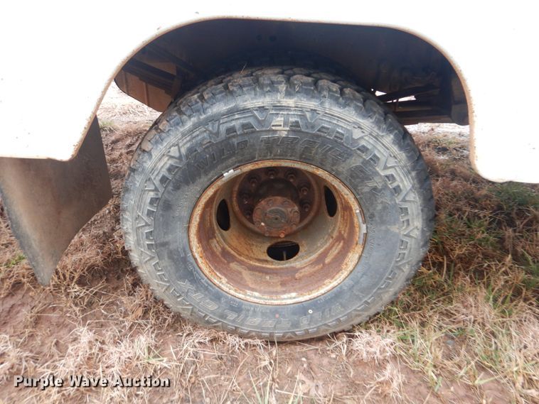 image for item FF9224 1997 Ford F450 Super Duty utility truck