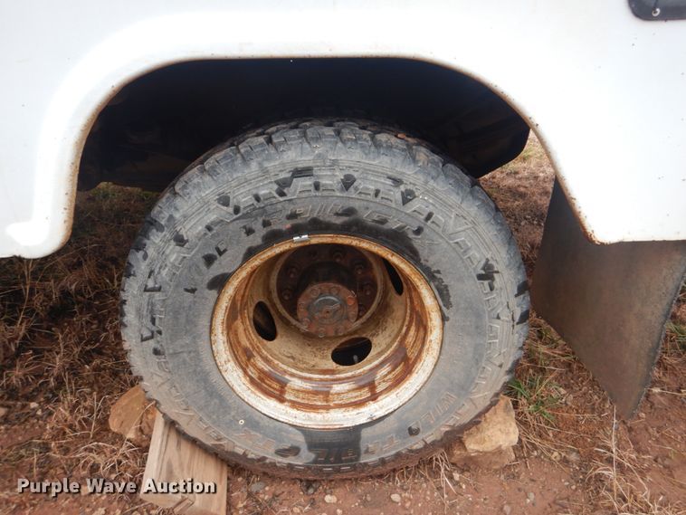 image for item FF9224 1997 Ford F450 Super Duty utility truck