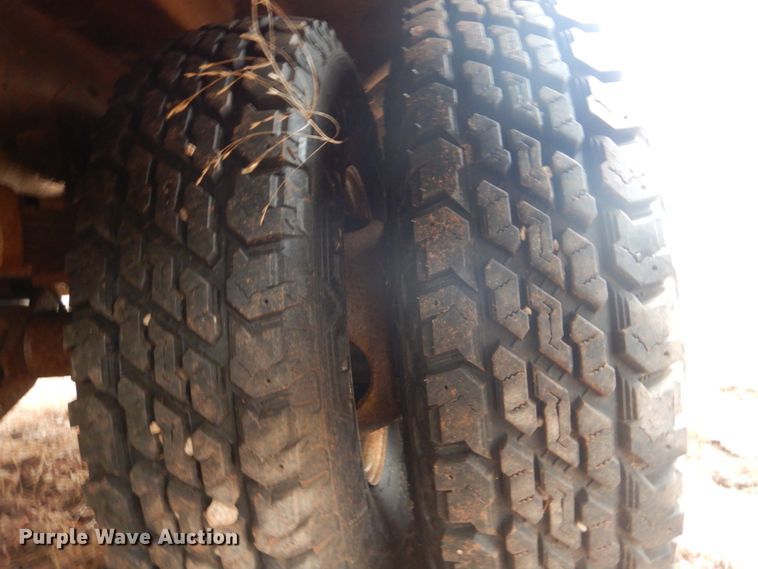 image for item FF9224 1997 Ford F450 Super Duty utility truck