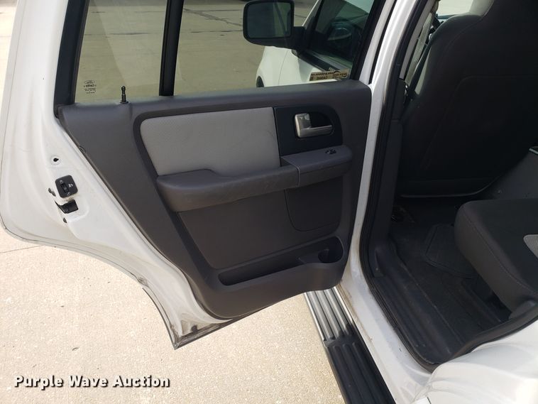 image for item GA9445 2003 Ford Expedition SUV