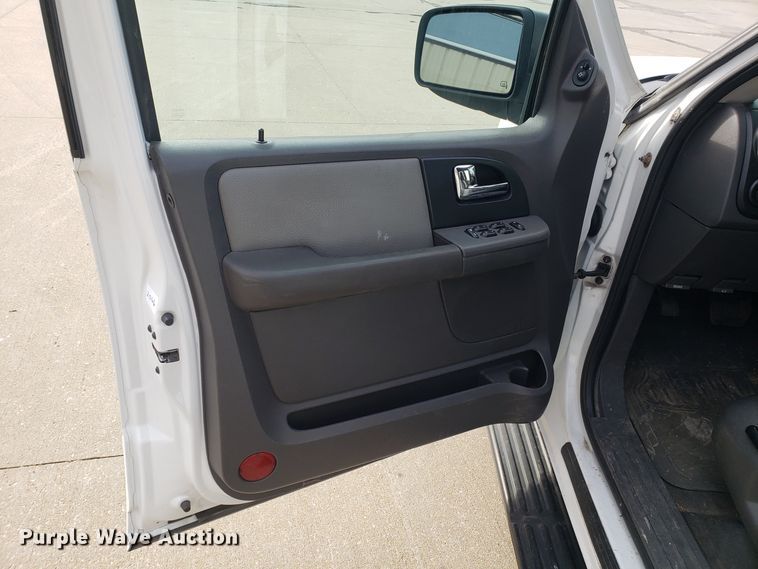 image for item GA9445 2003 Ford Expedition SUV