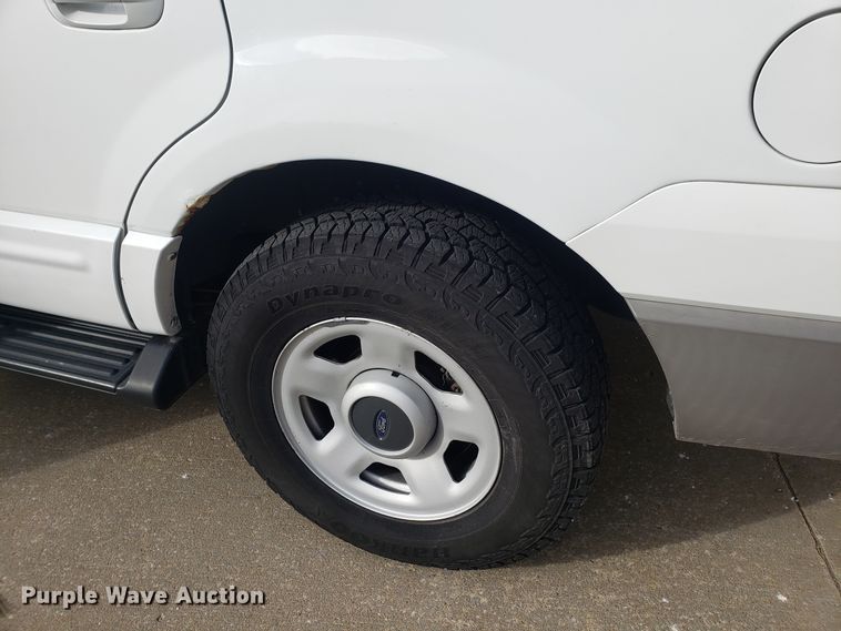 image for item GA9445 2003 Ford Expedition SUV