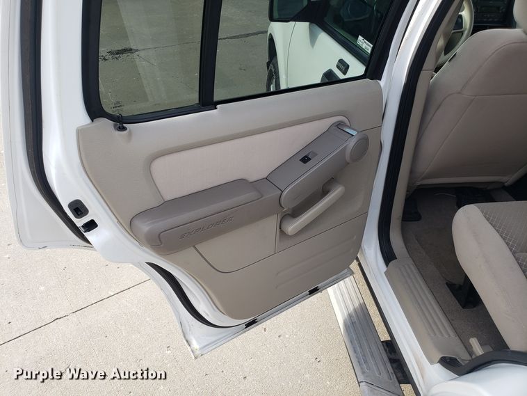image for item GA9446 2006 Ford Explorer SUV