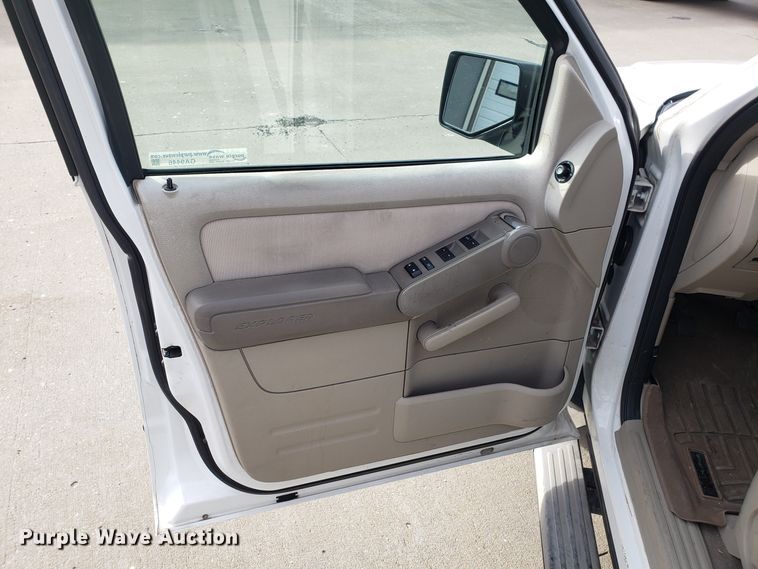 image for item GA9446 2006 Ford Explorer SUV