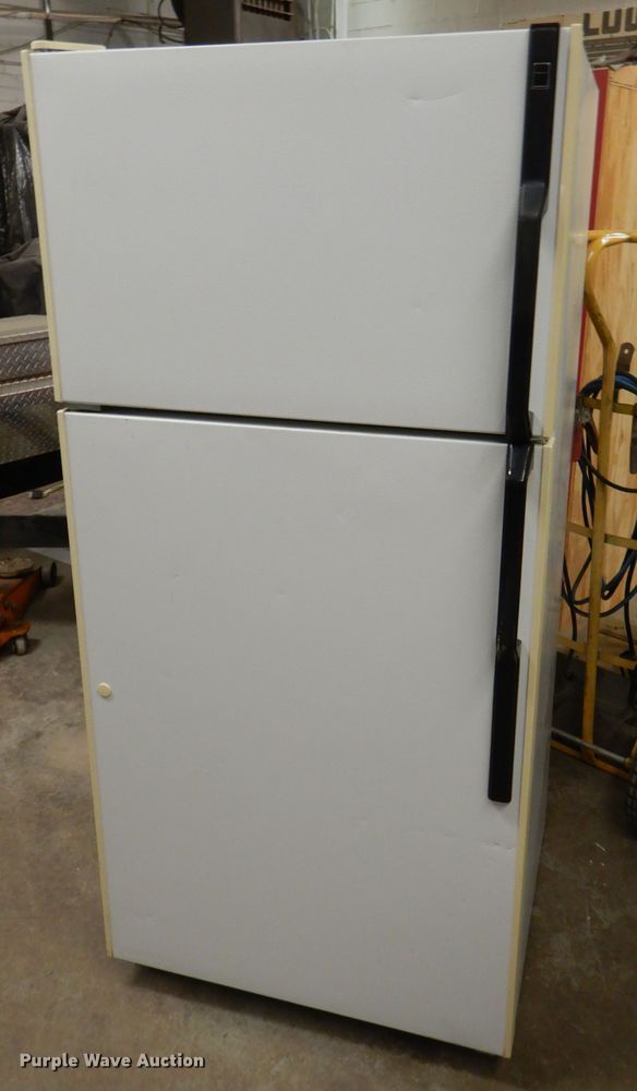 image for item GB9644 General Electric refrigerator