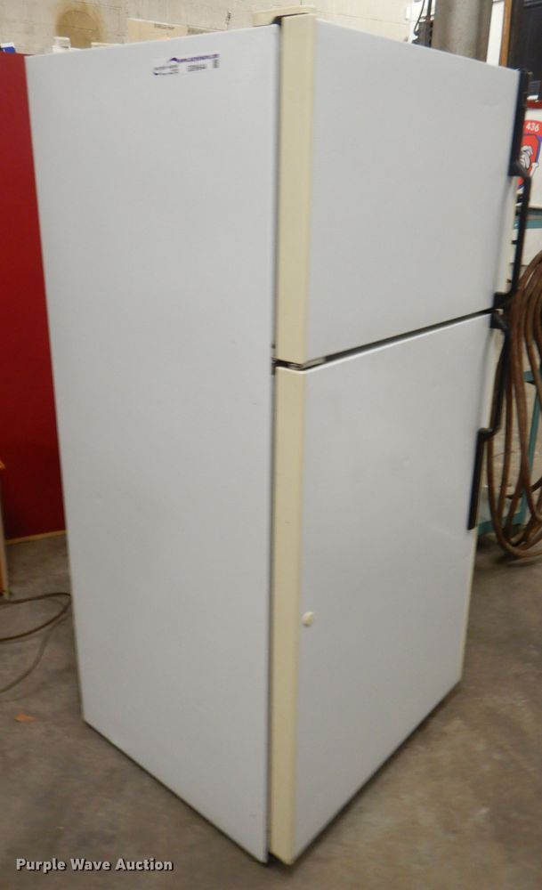 image for item GB9644 General Electric refrigerator