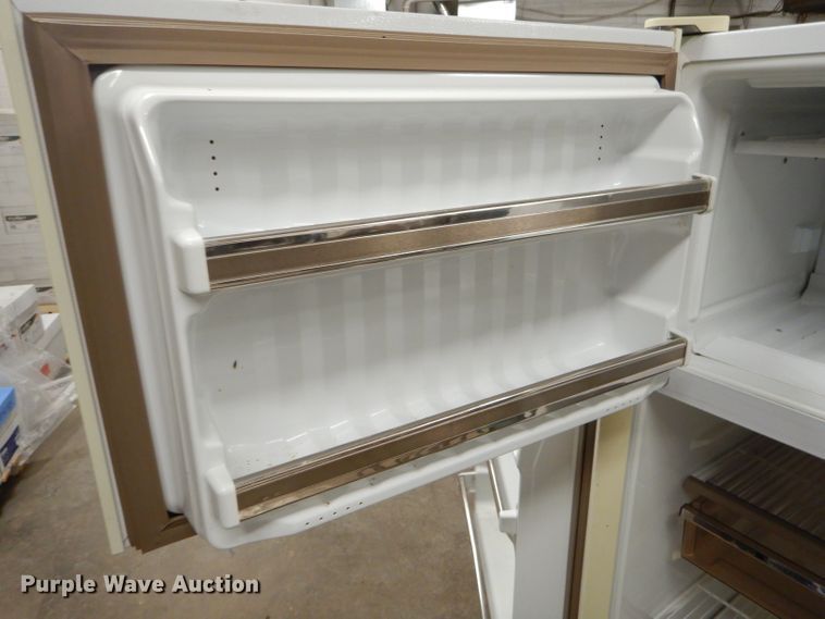 image for item GB9644 General Electric refrigerator