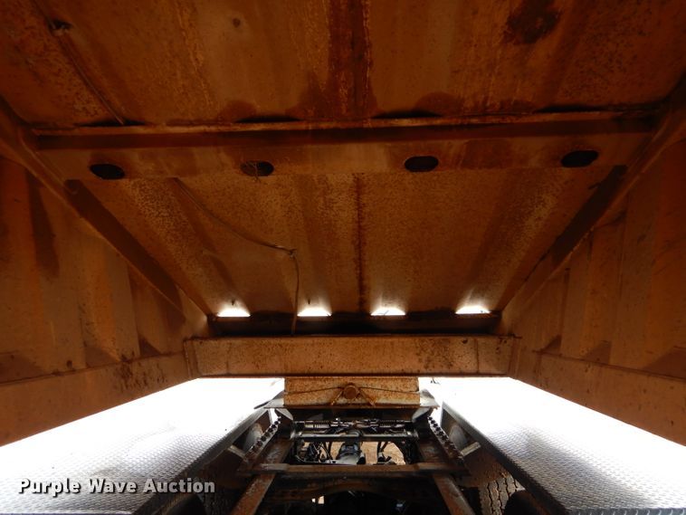 image for item GE9051 2014 Armorlite SBD-40 bottom dump trailer