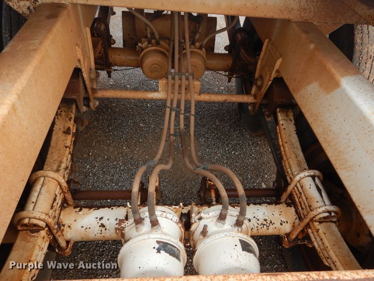 image for item GE9051 2014 Armorlite SBD-40 bottom dump trailer