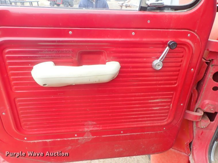 image for item GF9546 1972 Ford 600 dump flatbed truck