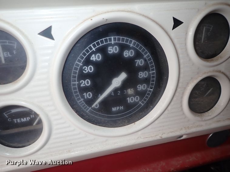 image for item GF9546 1972 Ford 600 dump flatbed truck