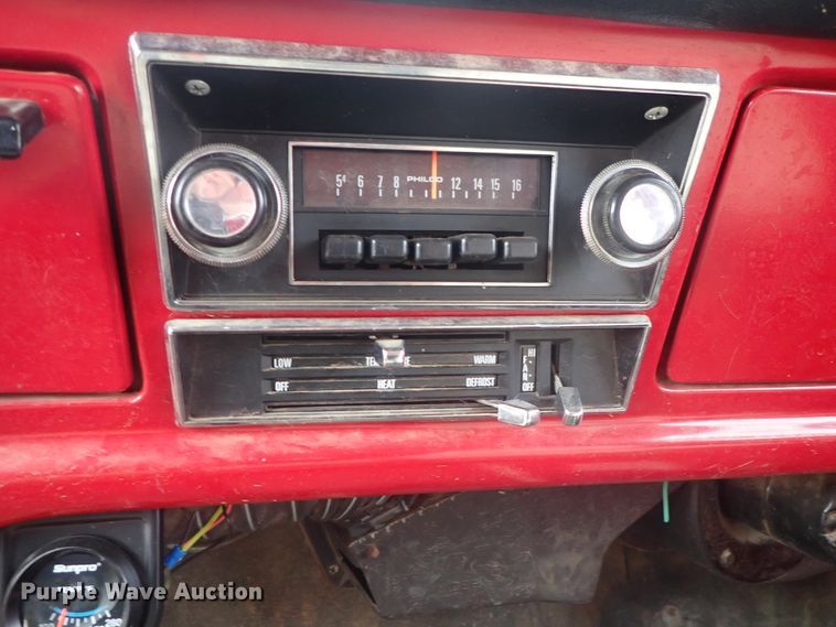 image for item GF9546 1972 Ford 600 dump flatbed truck