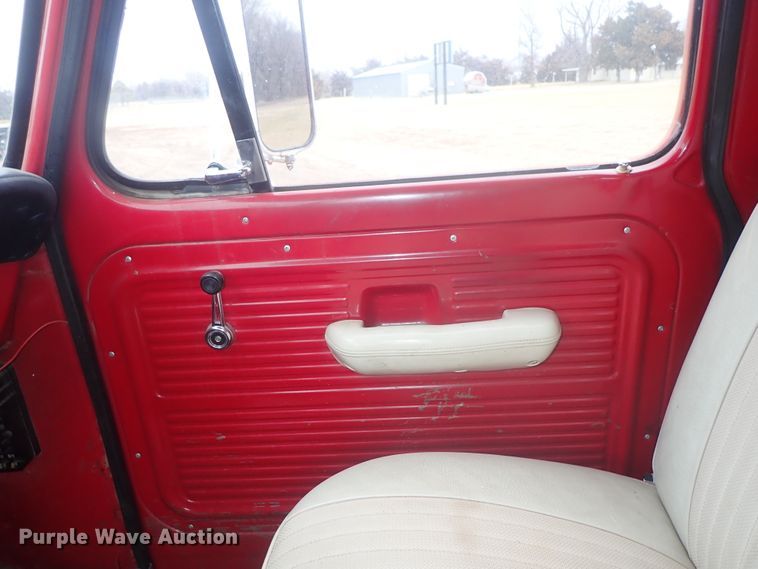 image for item GF9546 1972 Ford 600 dump flatbed truck