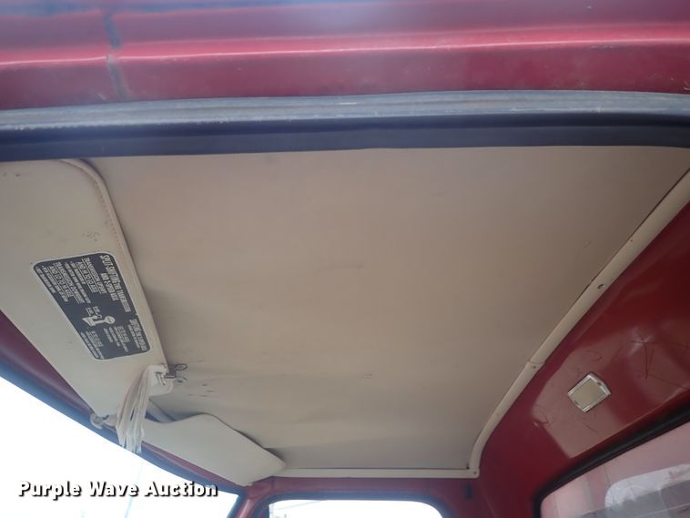 image for item GF9546 1972 Ford 600 dump flatbed truck