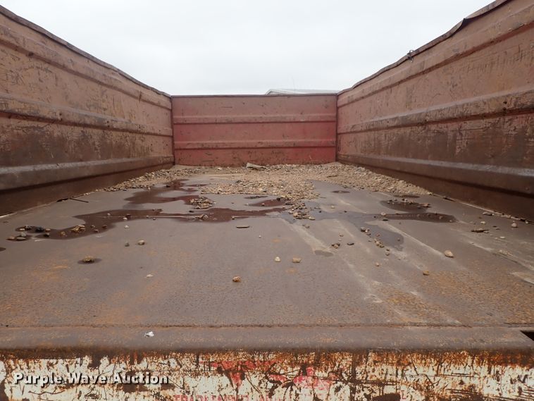 image for item GF9546 1972 Ford 600 dump flatbed truck