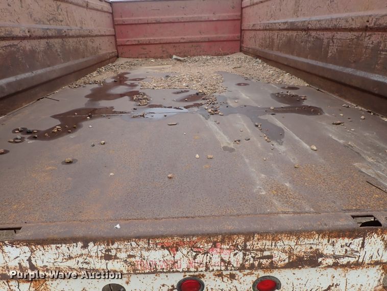 image for item GF9546 1972 Ford 600 dump flatbed truck