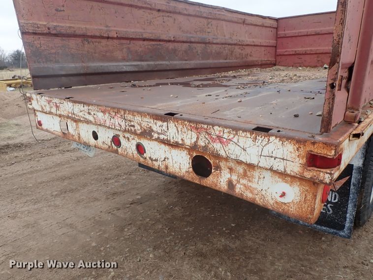 image for item GF9546 1972 Ford 600 dump flatbed truck