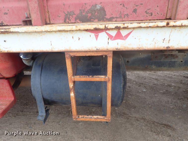 image for item GF9546 1972 Ford 600 dump flatbed truck