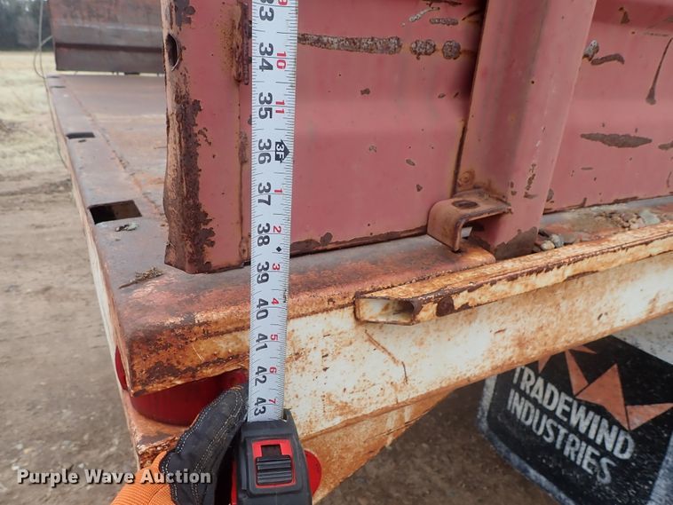 image for item GF9546 1972 Ford 600 dump flatbed truck