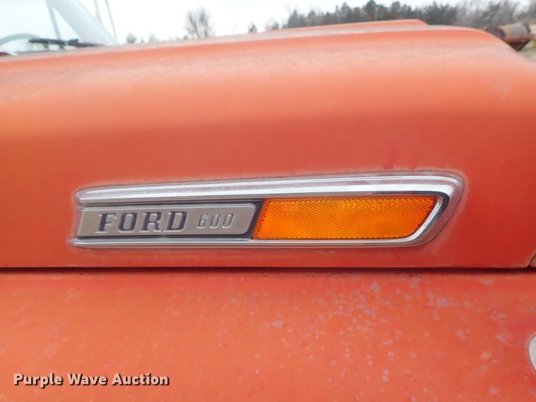 image for item GF9546 1972 Ford 600 dump flatbed truck