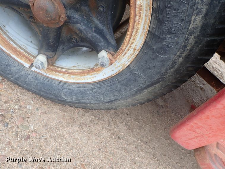 image for item GF9546 1972 Ford 600 dump flatbed truck