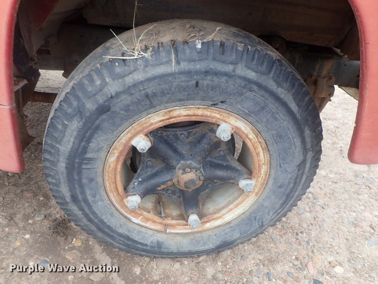 image for item GF9546 1972 Ford 600 dump flatbed truck